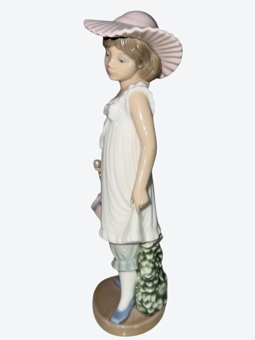 NAO by LLADRÓ April Showers Girl with Umbrella Porcelain Figurine - Picture 3 of 13